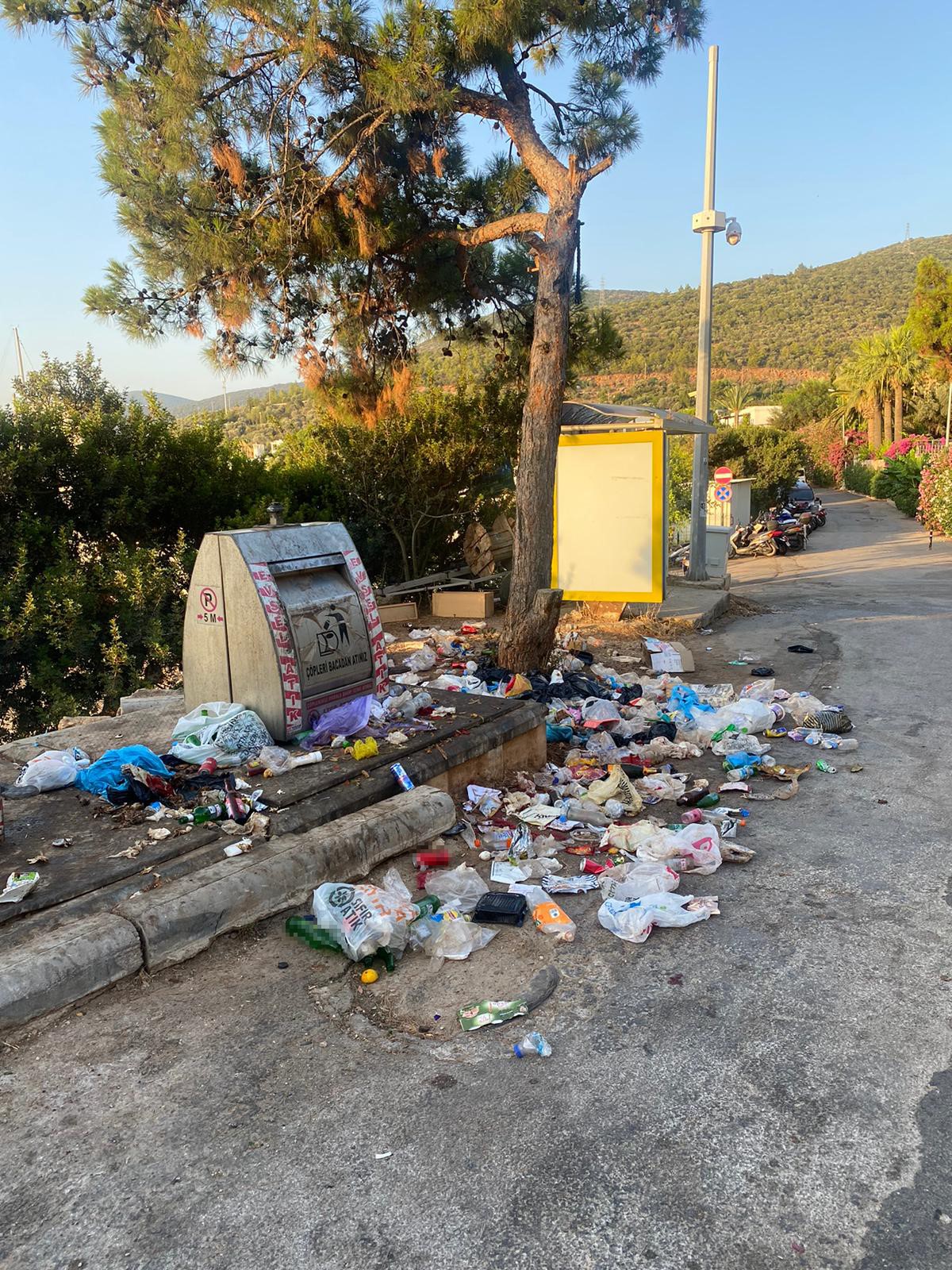 Bodrum’a gelen tatilciler gitti çöpleri kaldı! 