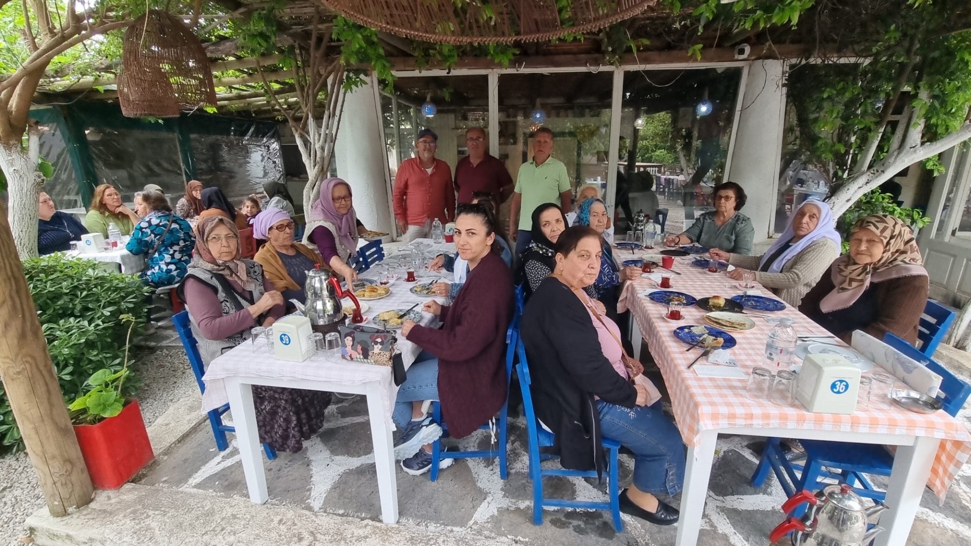 Baba Dostları Derneği, Anneleri Unutmadı