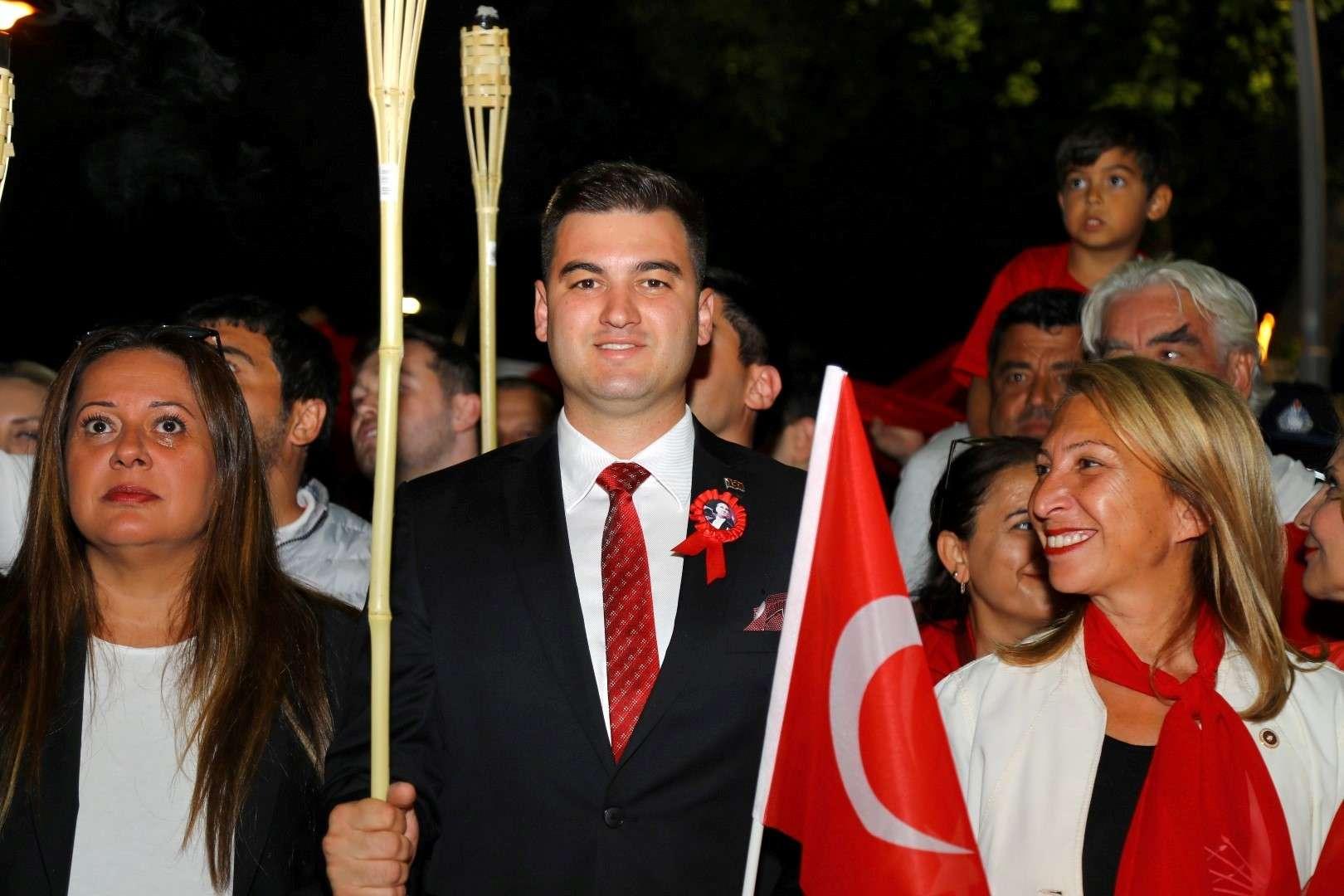 “29 Ekim” Bodrum’da Volkan Konak ve Yaşar konseri ile kutlandı