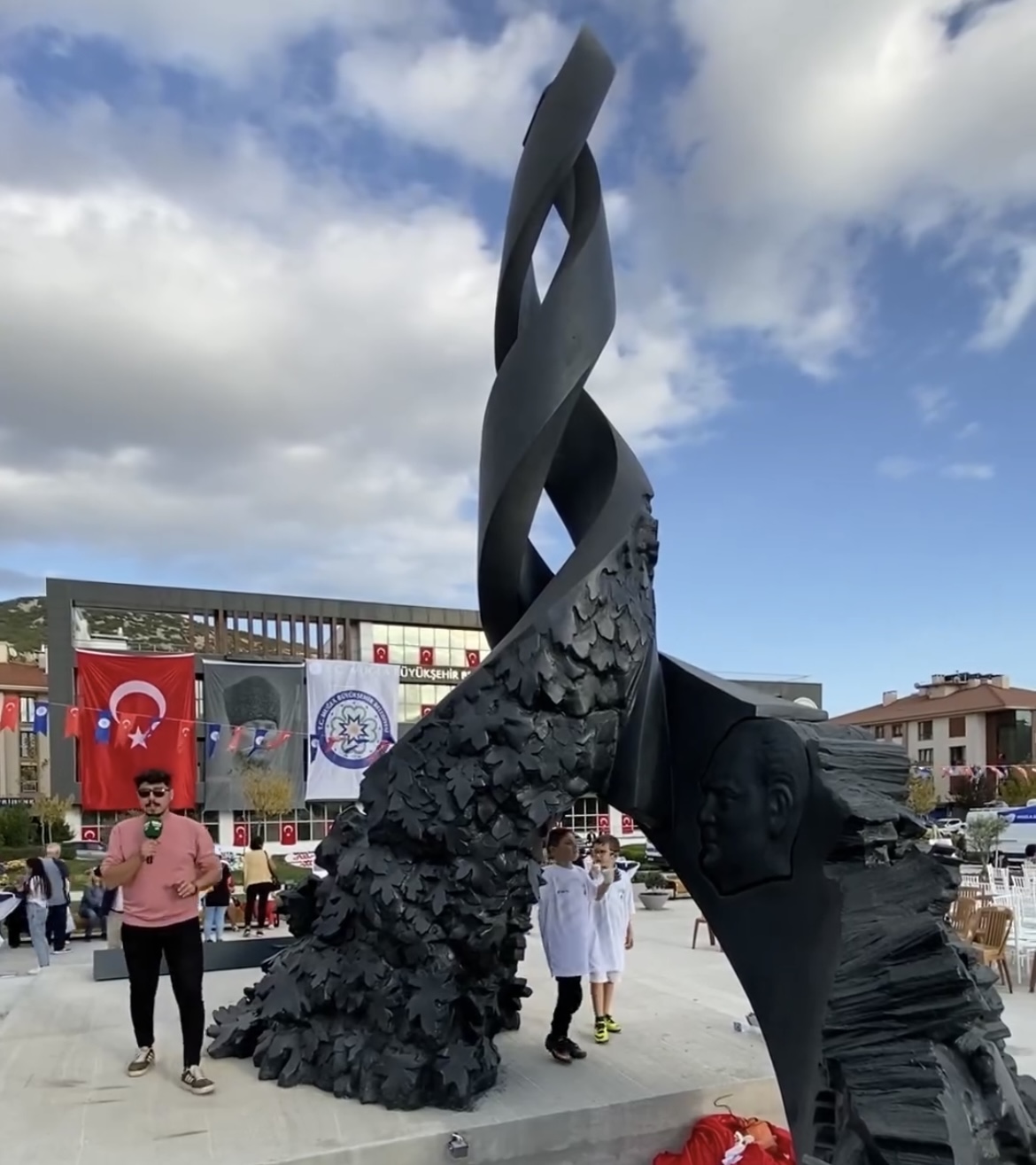Osman Gürün’ün açtığı Muğla 100. Yıl Anıtına tepki yağdı 