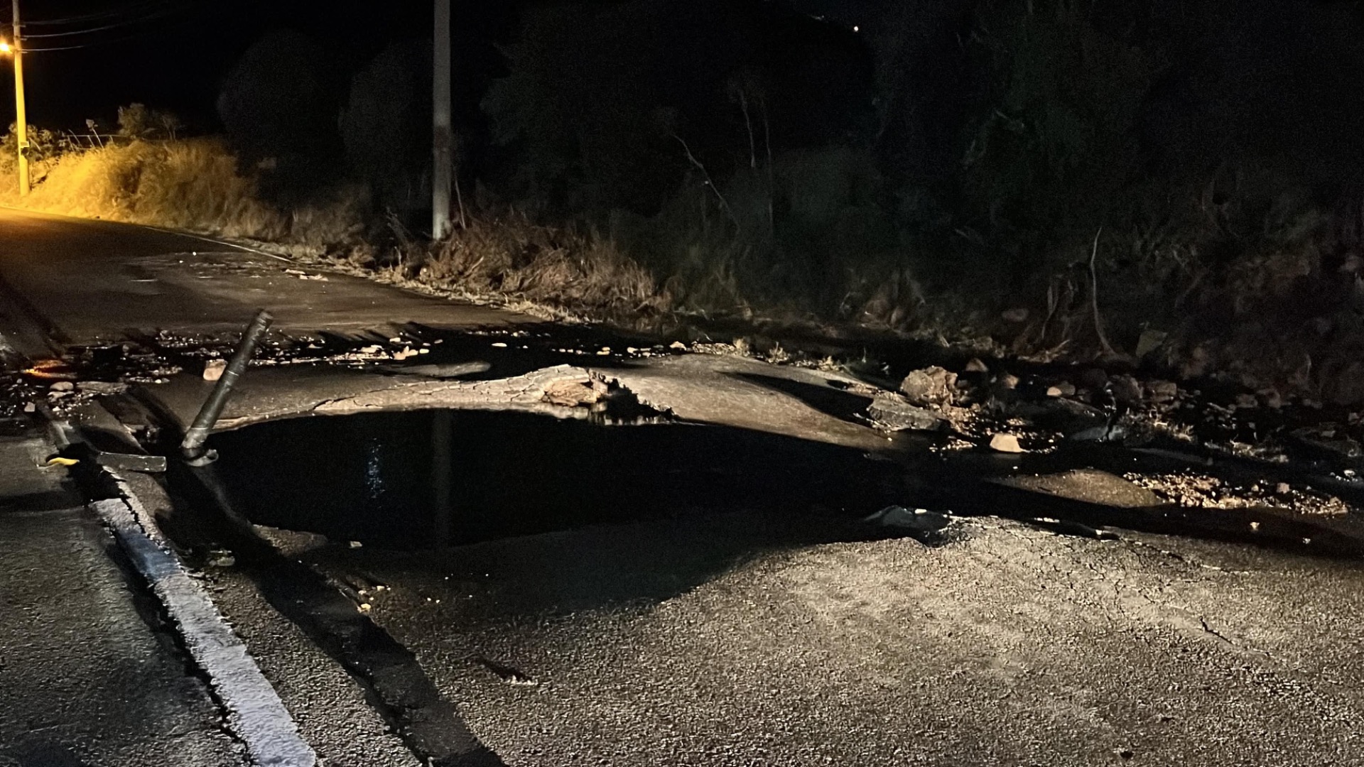 Bodrum'da su hattı bomba gibi patladı, yine tonlarca su israf oldu