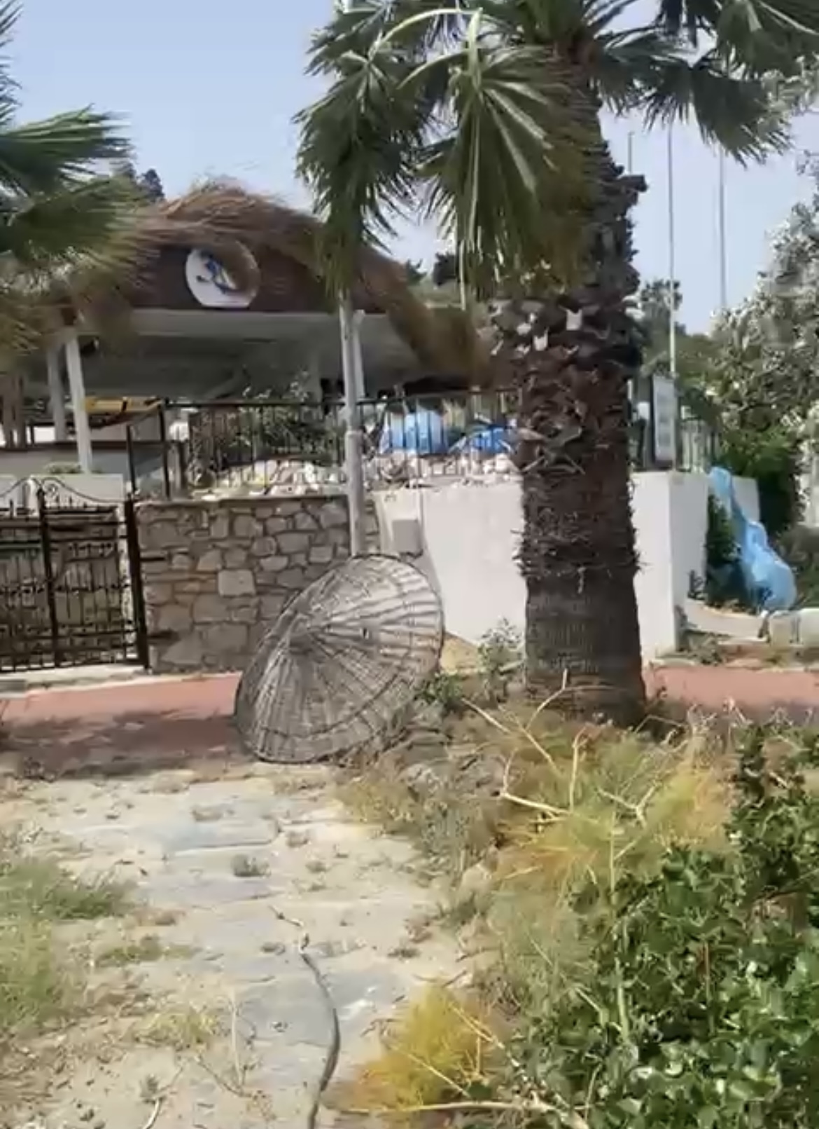 Gecekondu Plaj, Bitez’de tehlike saçtı!