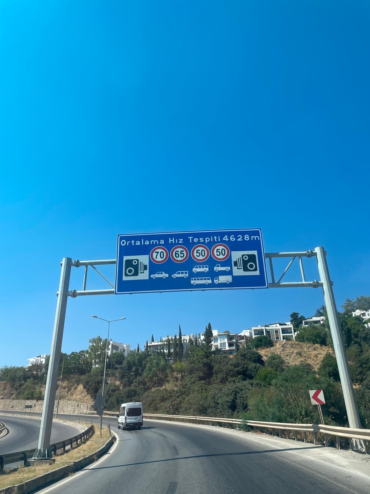 3 Kilometrede 3 Kavşak, 4 Işık…EDS güvenlik için mi? Ceza için mi?