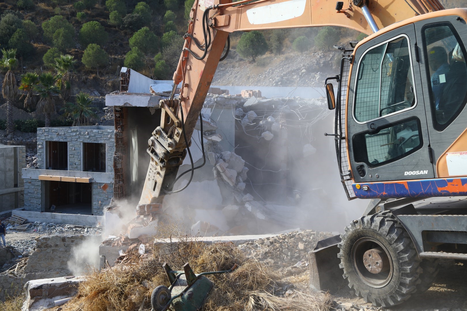 Bodrum'da kaçak yapılarla mücadele devam ediyor