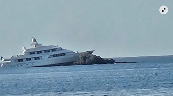 SON DAKİKA! Bodrum’da lüks motoryat kayalıklara çarptı! 