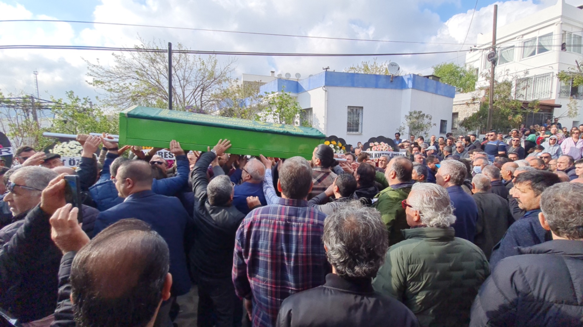 Bodrum’da aile içi kavgada ölen anne ve oğlu toprağa verildi