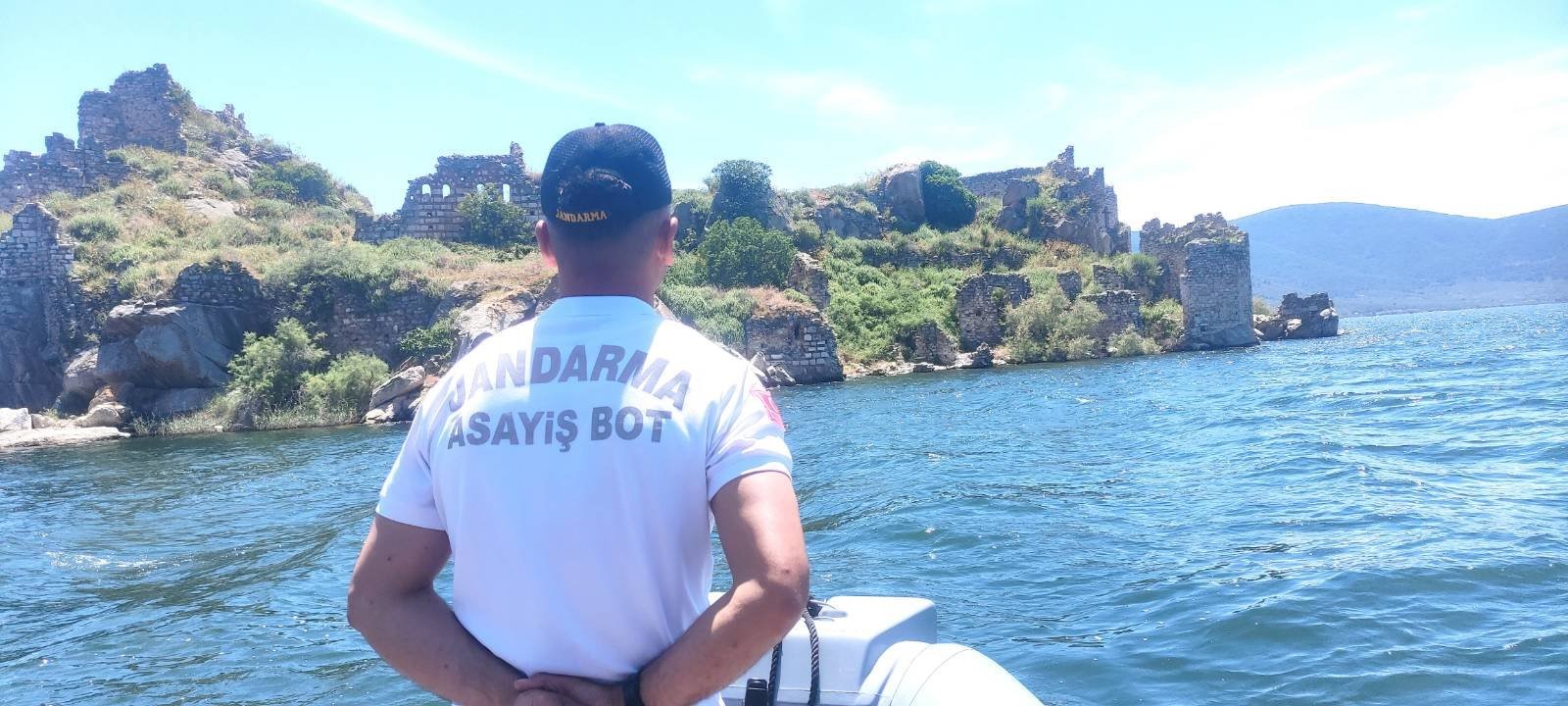 Bafa Gölü’nde jandarma, biyokaçakçılara göz açtırmıyor!