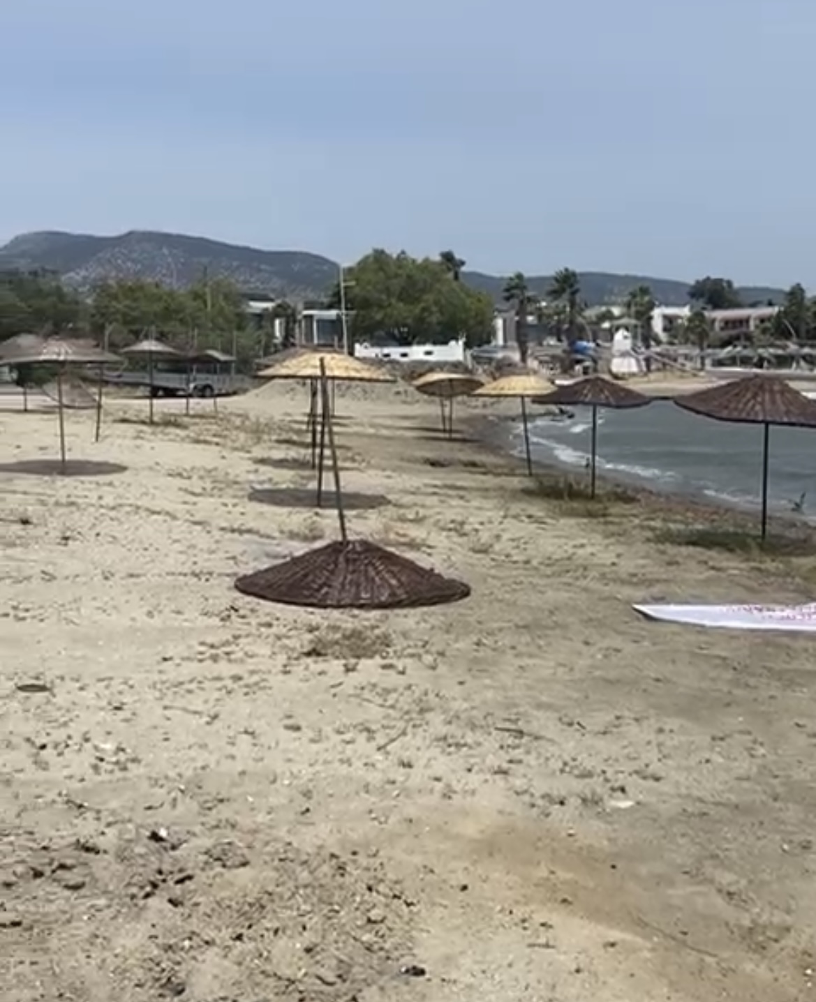 Gecekondu Plaj, Bitez’de tehlike saçtı!
