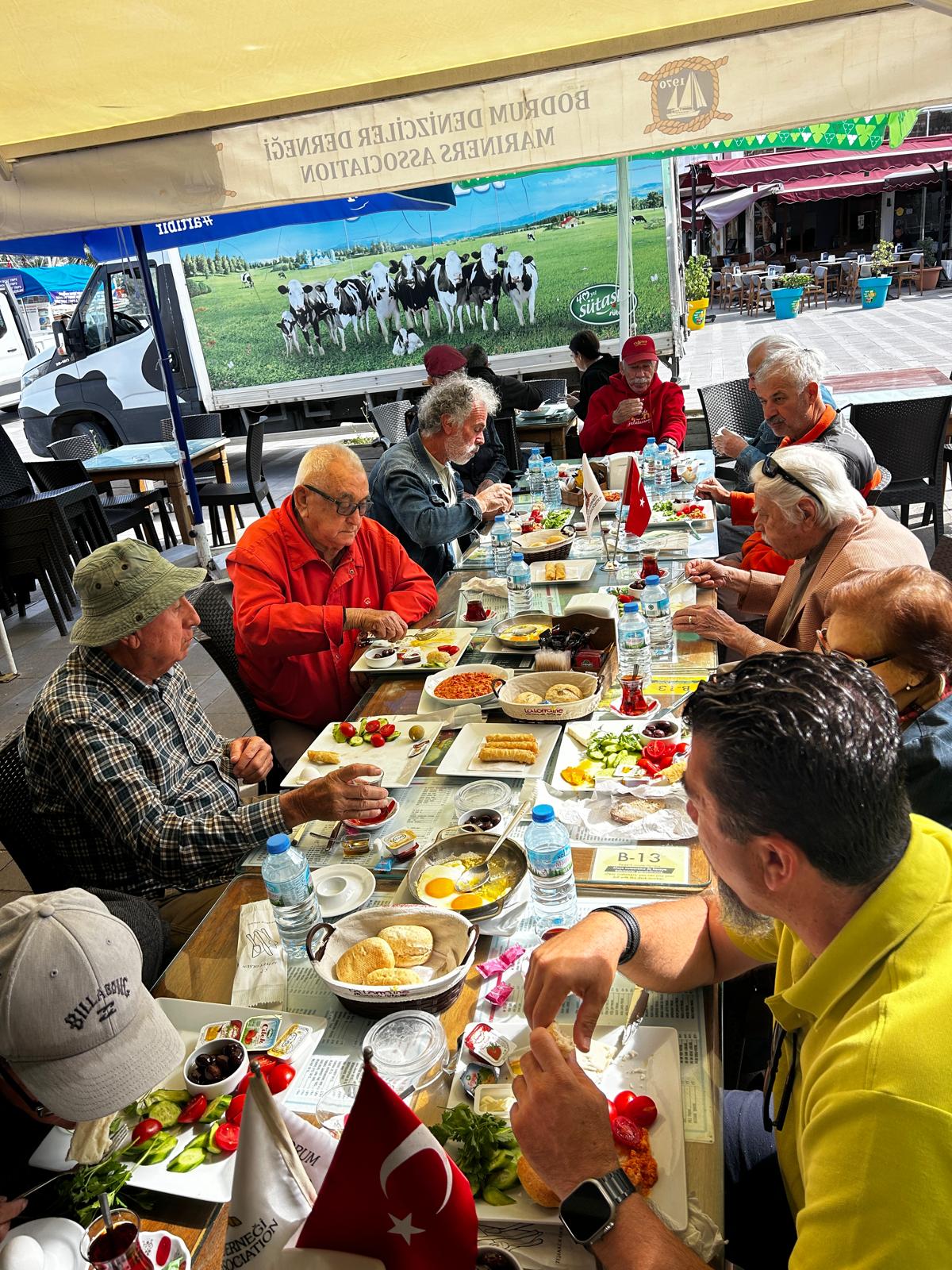 Bodrum Denizciler Derneği 80 Yaş Üzerindeki Üyelerini Kahvaltıda Ağırladı