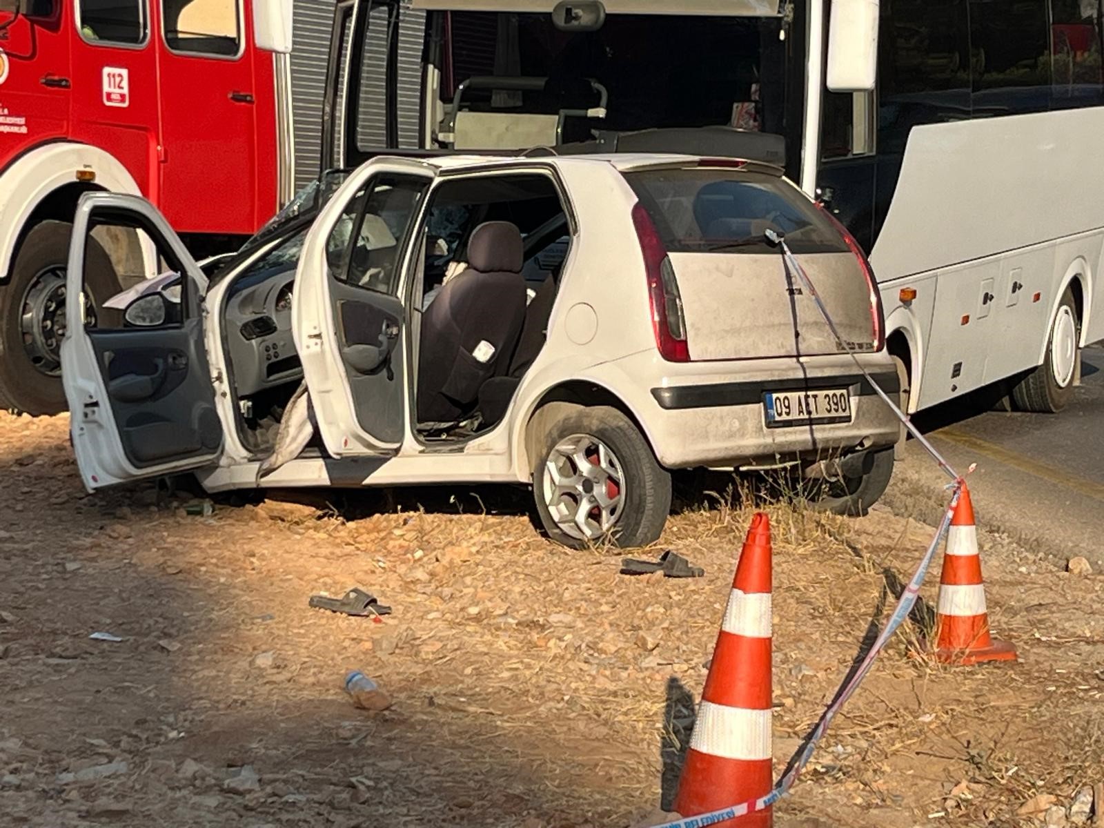 Bodrum’da otomobil ile minibüs kafa kafaya çarpıştı: 1 ölü, 1 yaralı