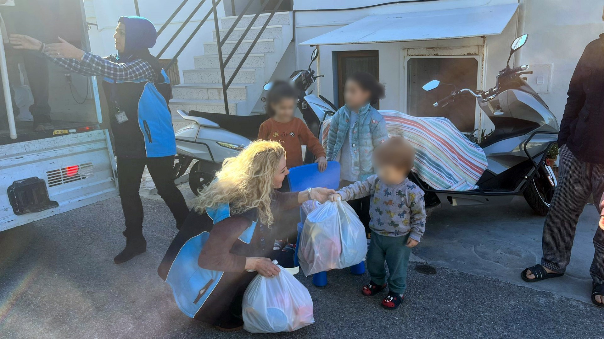 Bodrum Belediyesi'nden çocuklara oyuncak