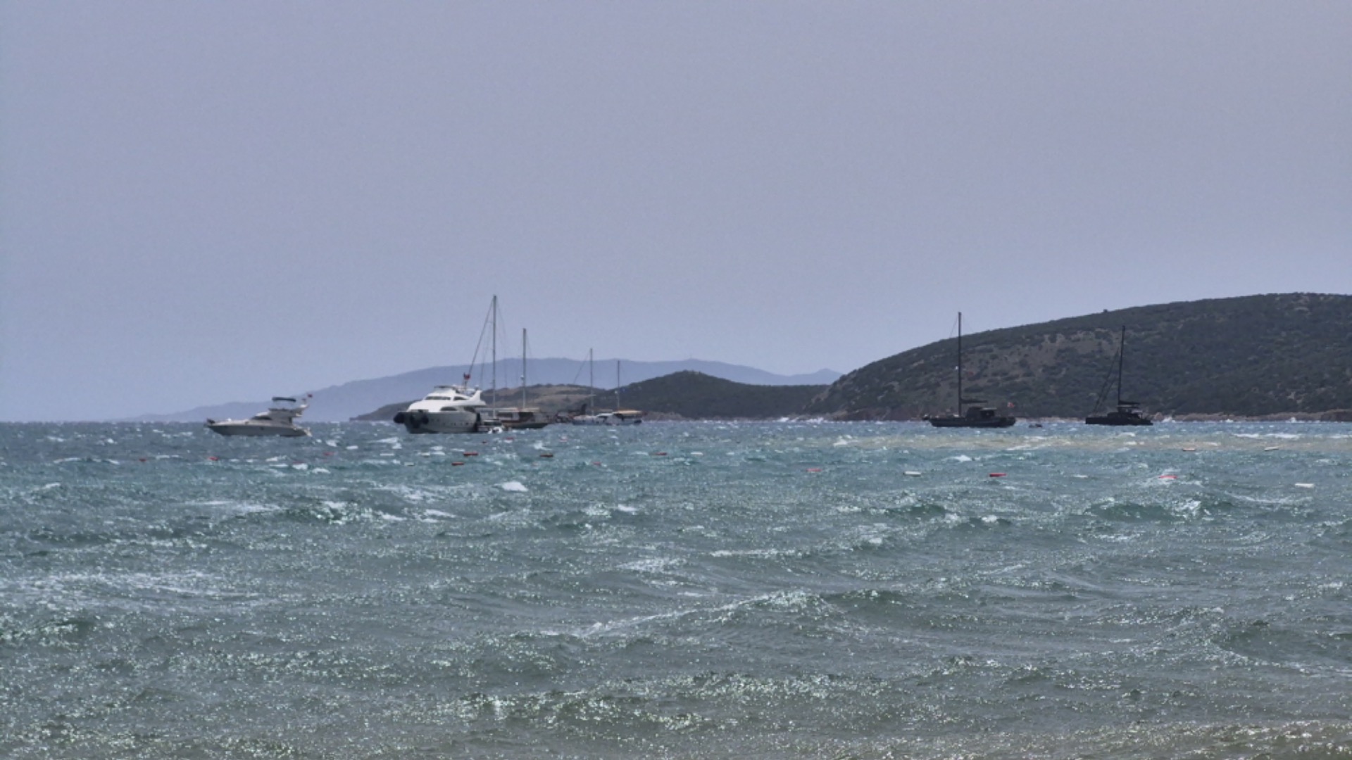 Bodrum’u vuran fırtına, denizcilerin kabusu oldu! 