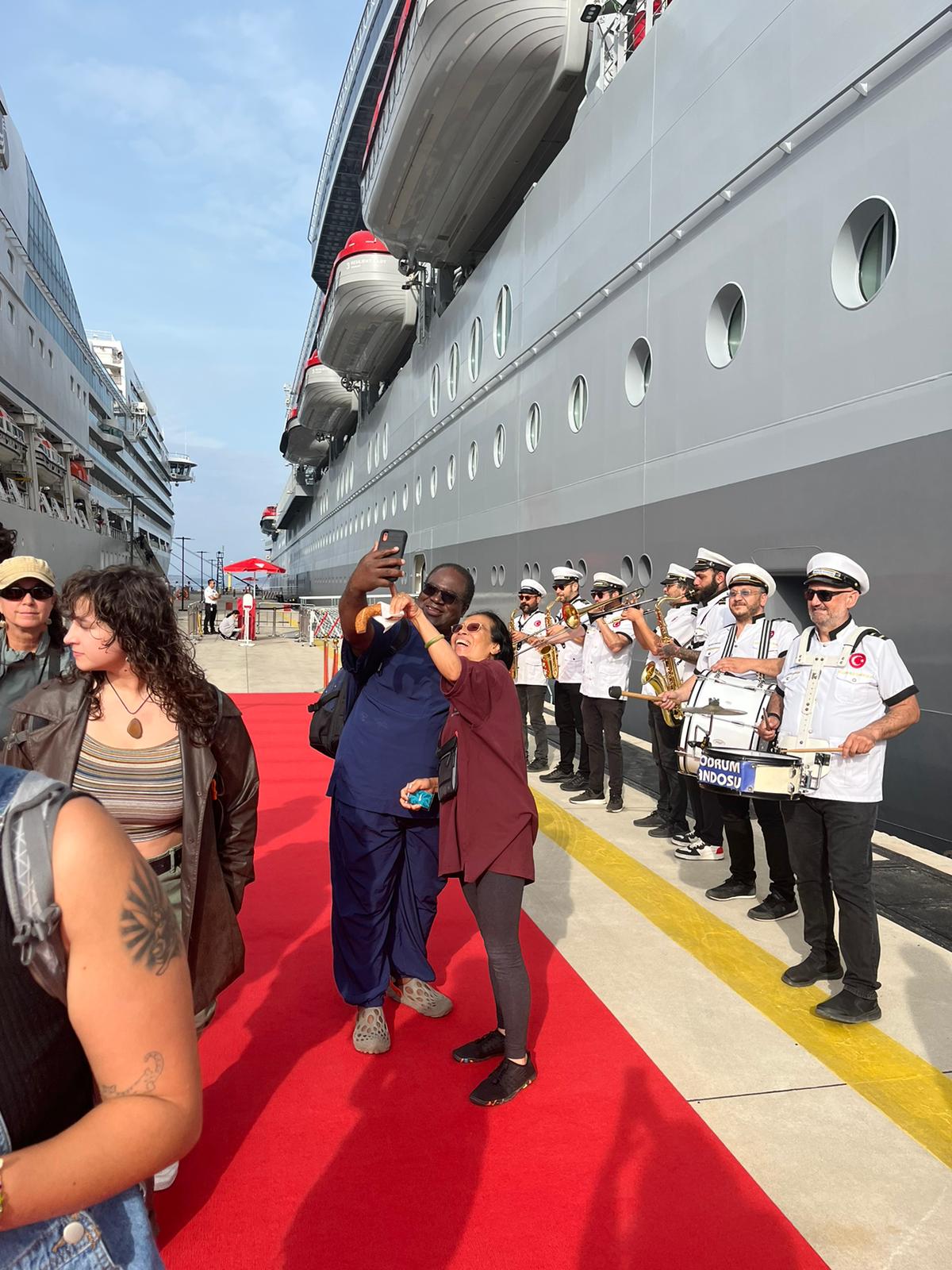 Lüks kruvaziyer gemisi Resilient Lady Bodrum’da