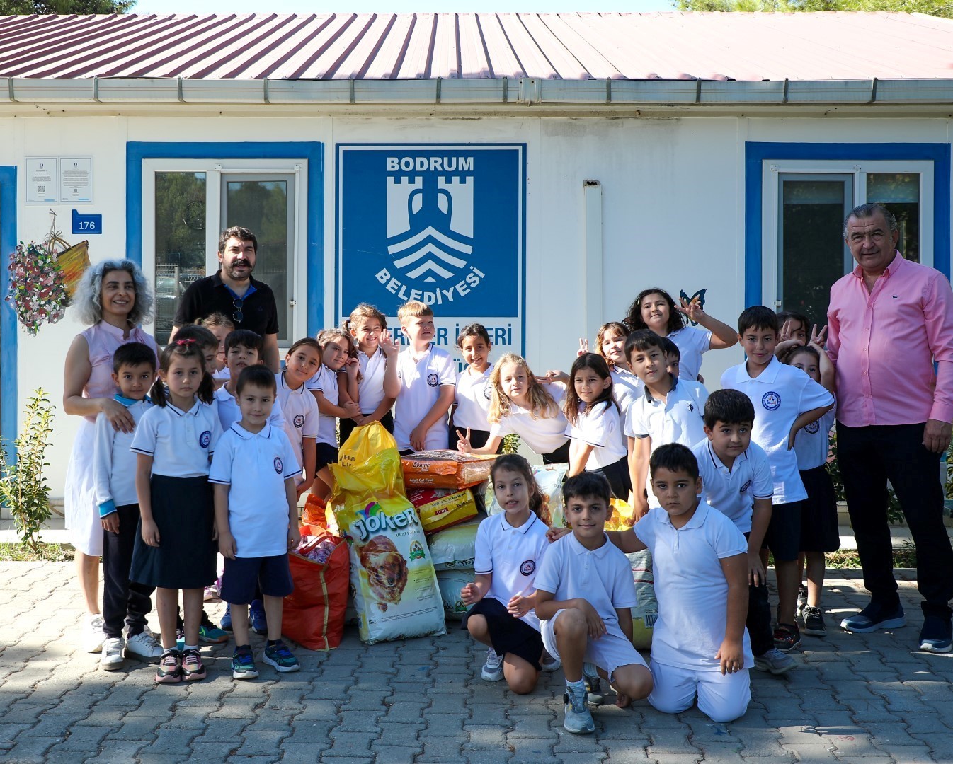 Bodrum'da 186 öğrenci patili dostlarıyla vakit geçirdi