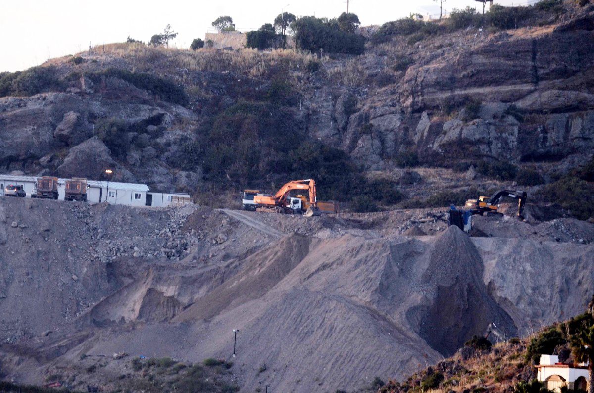 Bodrum’da büyük talan! Dağı bile parçaladılar