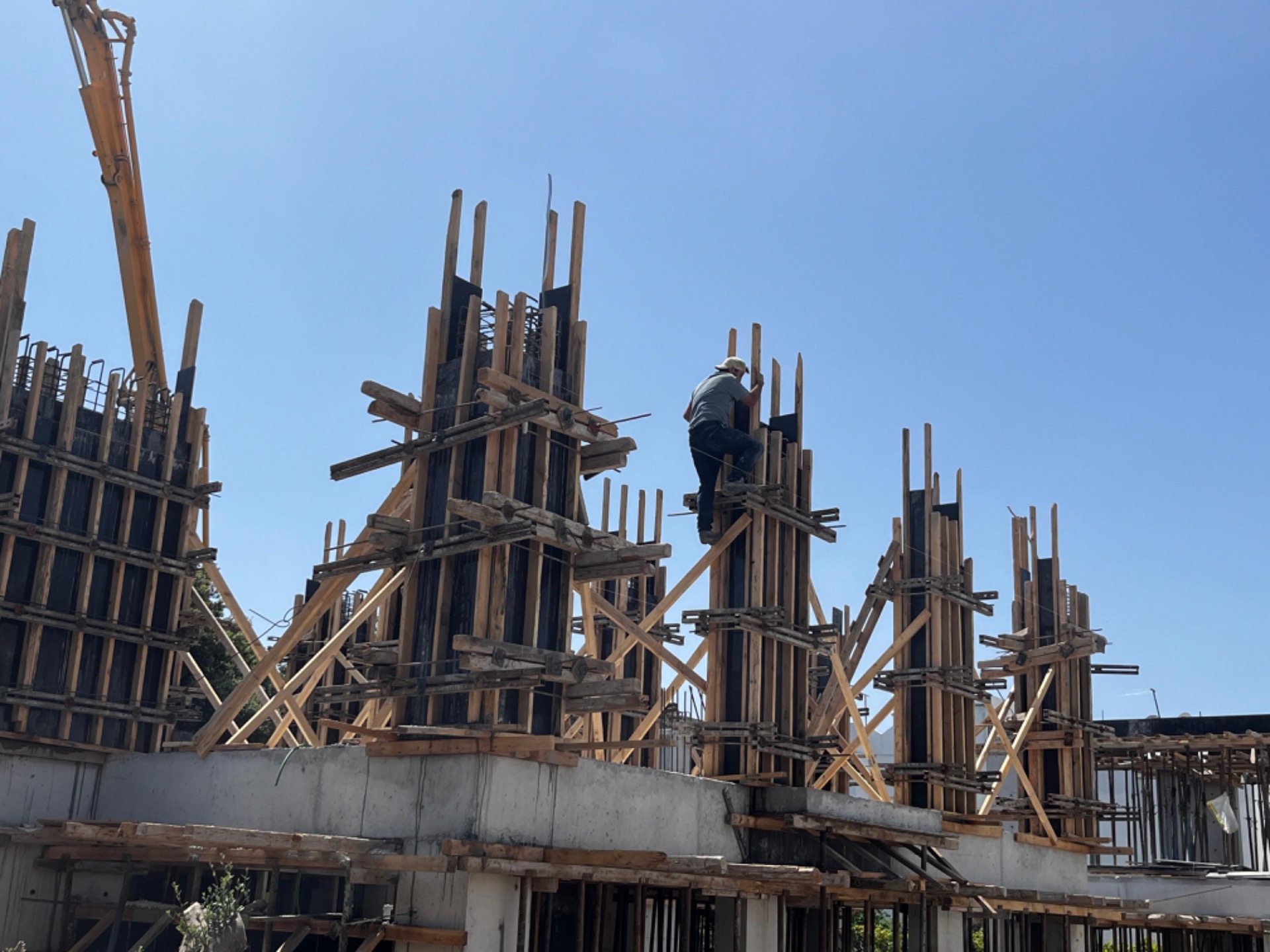 Bodrum'da yasağa rağmen inşaatlar tam gaz devam!