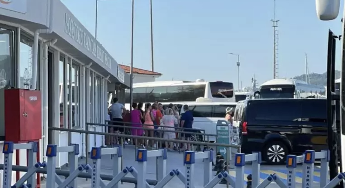 Rodos’a gitmek için kapıda vize alanlar ‘kapıda kaldı!’ Tatilcilerden ‘dolandırılık’ isyanı…