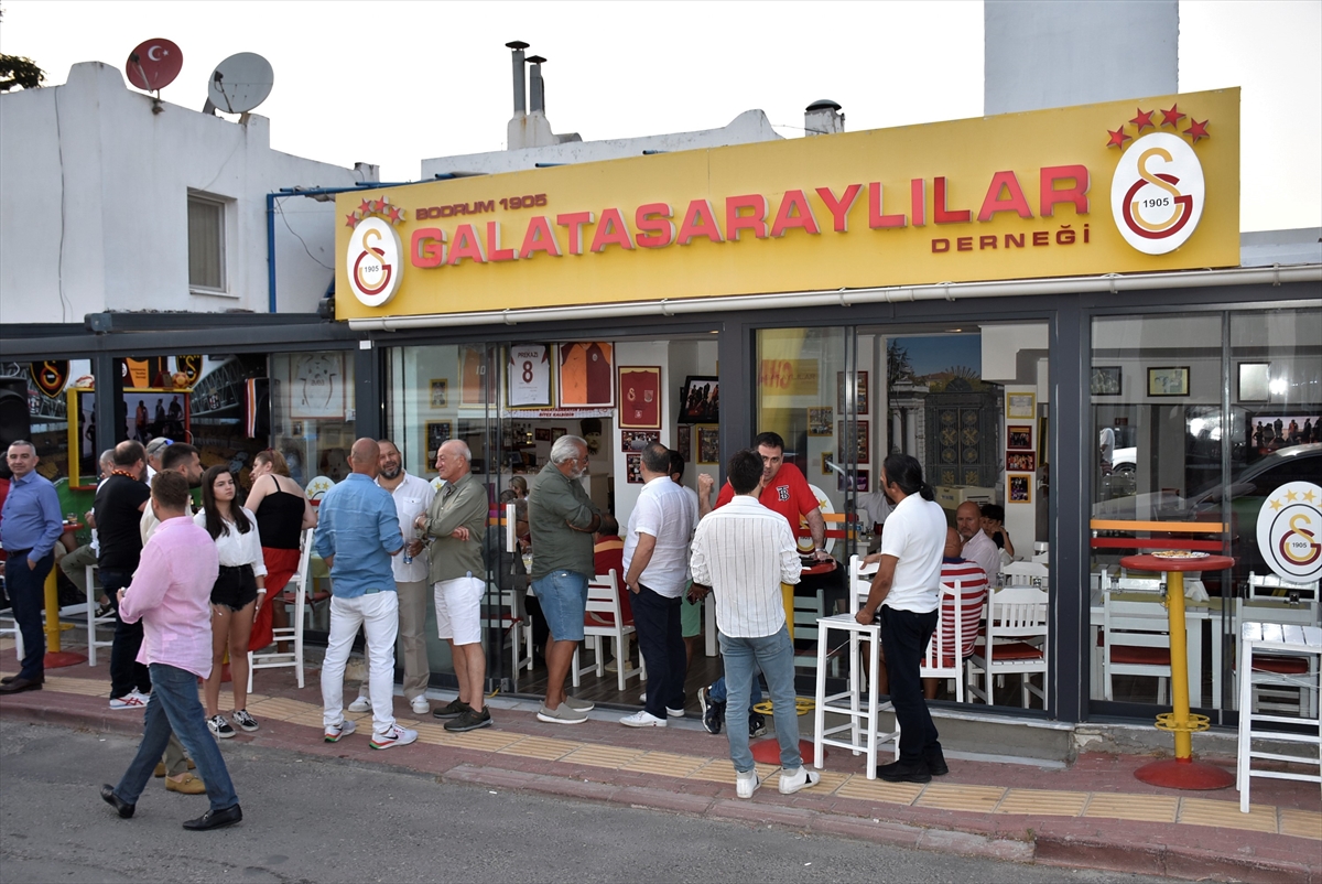 Eşref Hamamcıoğlu, Bodrum 1905 Galatasaraylılar Derneği üyeleriyle bir araya geldi