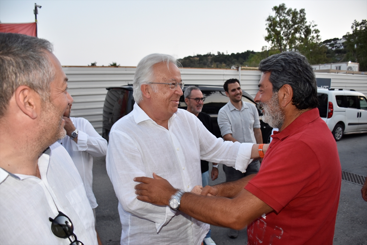 Eşref Hamamcıoğlu, Bodrum 1905 Galatasaraylılar Derneği üyeleriyle bir araya geldi