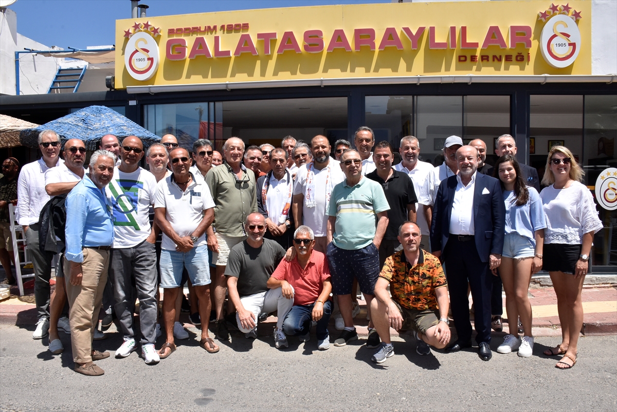 Dursun Özbek, Bodrum 1905 Galatasaraylılar Derneği üyeleriyle bir araya geldi