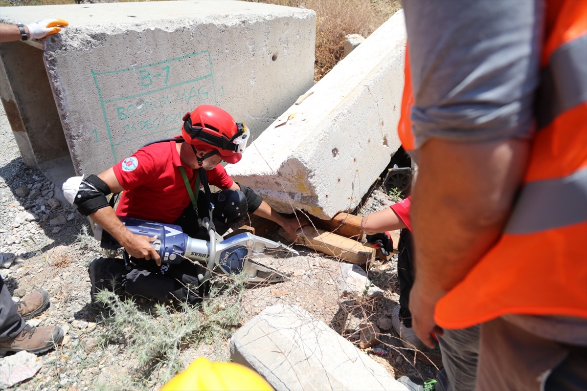 Bodrum'da afetlere karşı gönüllülere eğitimler veriliyor