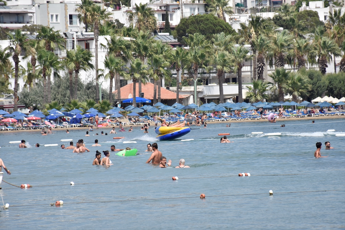 Muğla sahillerinde bayram tatili yoğunluğu yaşanıyor