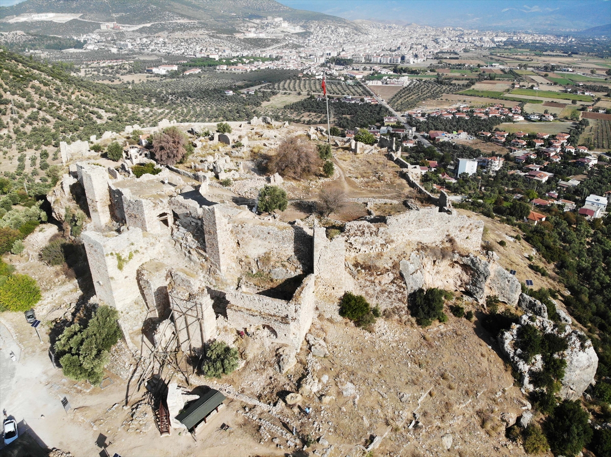Beçin Antik Kenti iç kale kazısında kentin tarihine ışık tutan bulgulara ulaşıldı