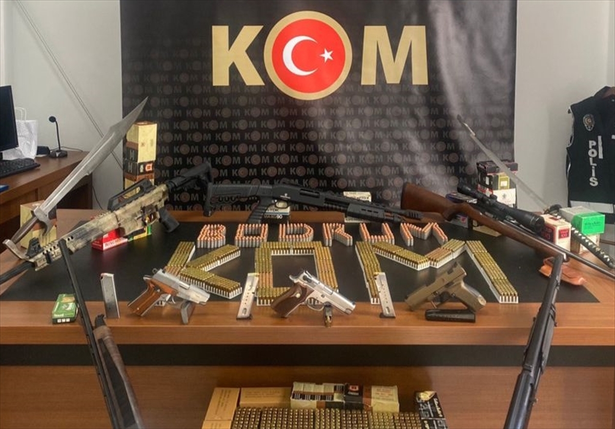 Bodrum'da bireysel silahlanma ve suç örgütlerine yönelik operasyonda çok miktarda silah ele geçirildi