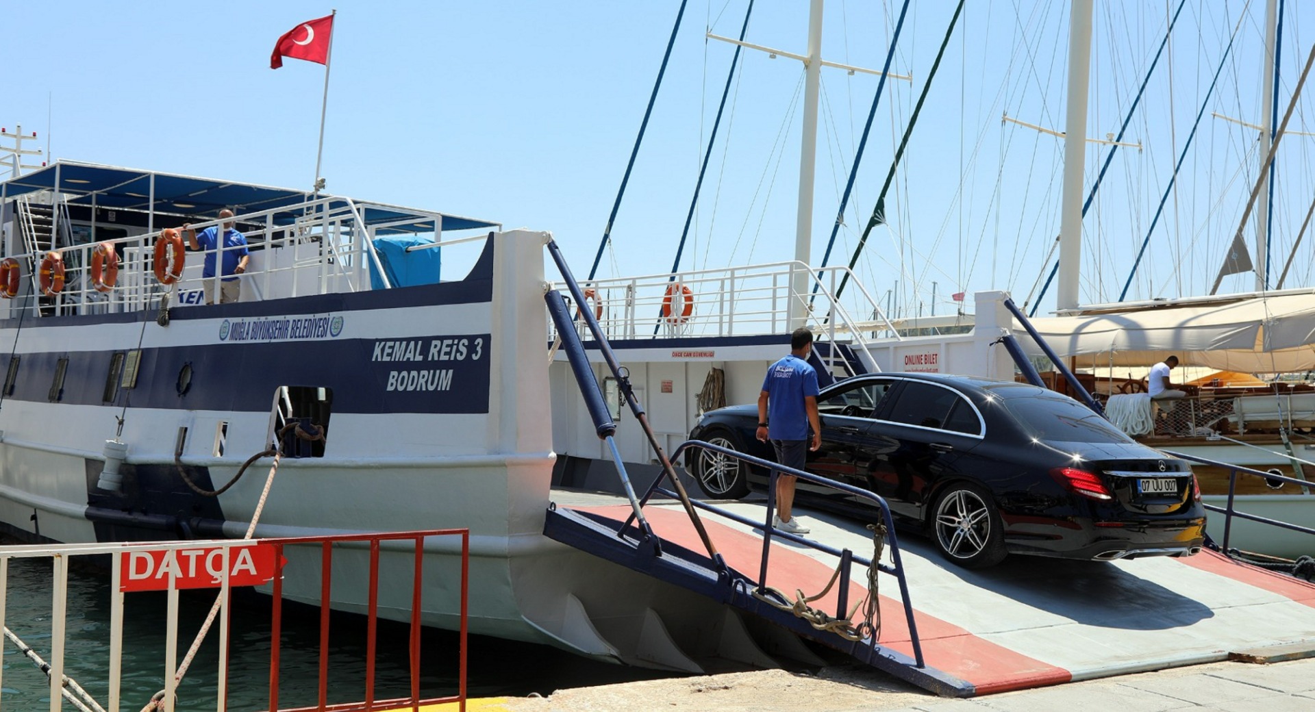 Bodrum - Datça arasında feribot ile 611 bin 842 yolcu taşıdı  