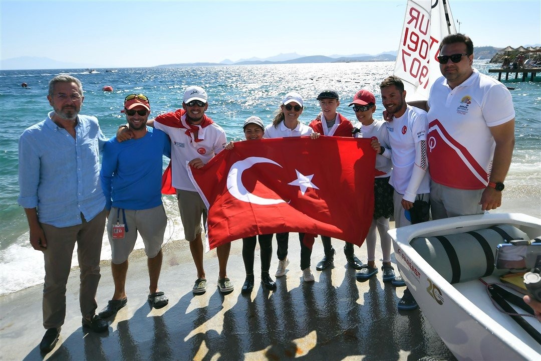 Medine Havva Tatlıcan’dan tarihi başarı! Türkiye'ye optimist sınıfında ilk altın madalyayı kazandırdı 