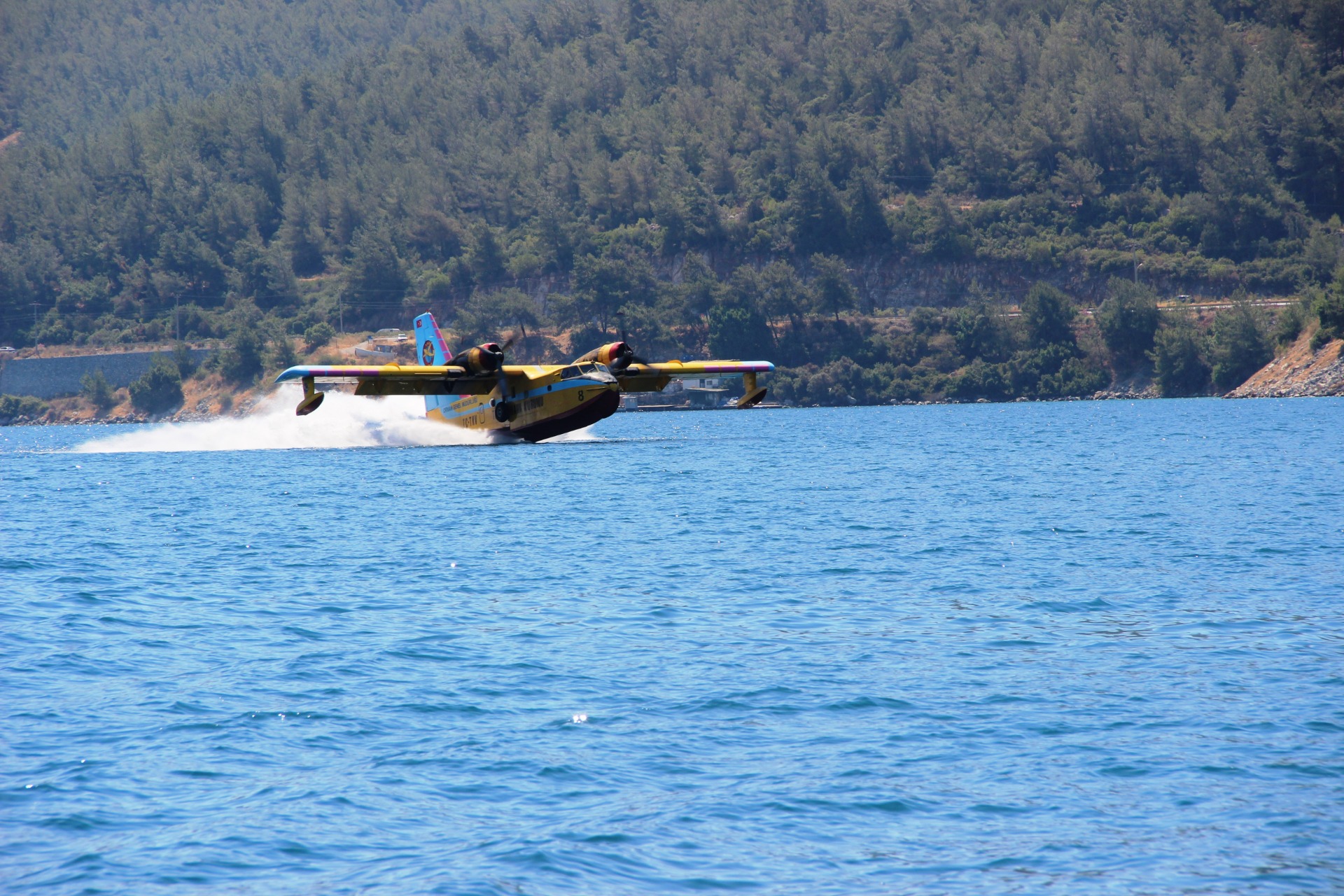 Muğla il genelinde yangınlarda görev yapacak uçaklar test uçuşlarını tamamladı