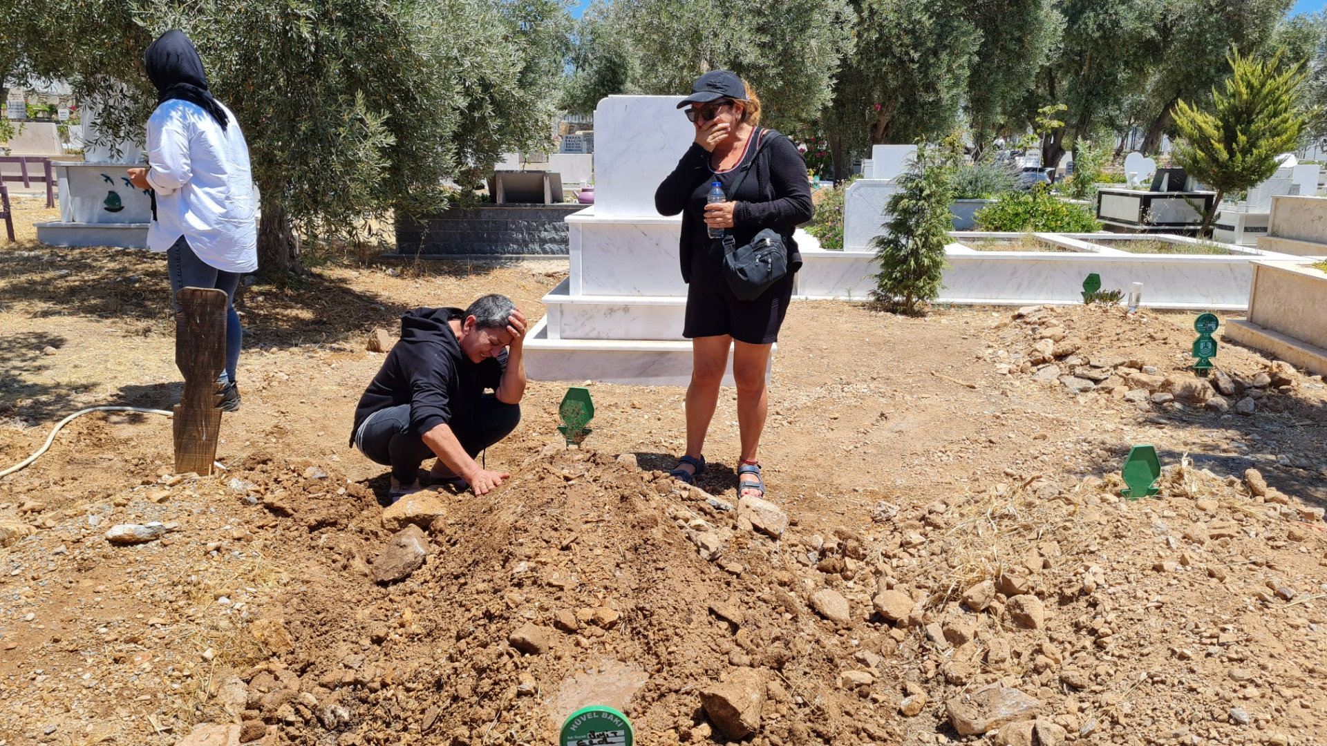 Cinayete kurban giden, cesedi kum dolu çuval içerisinde bulun Ümit Erol, toprağa verildi