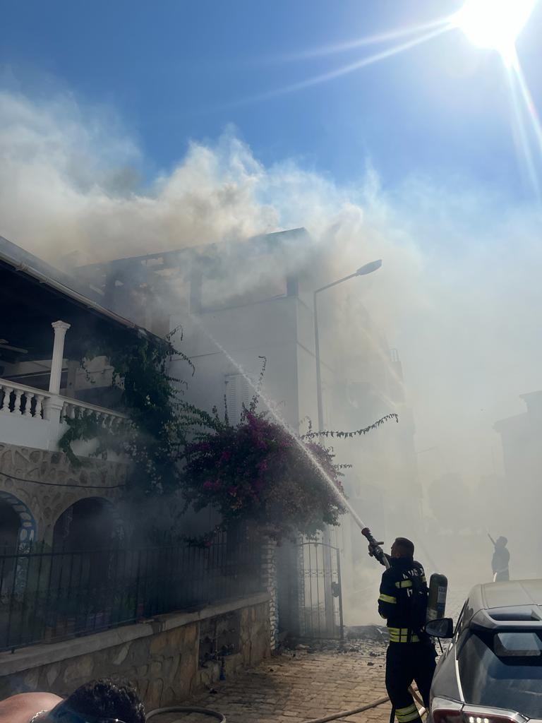 Bodrum’da korku dolu anlar! Alevlerin arasında kalan kadın, ikinci kattan aşağı atladı