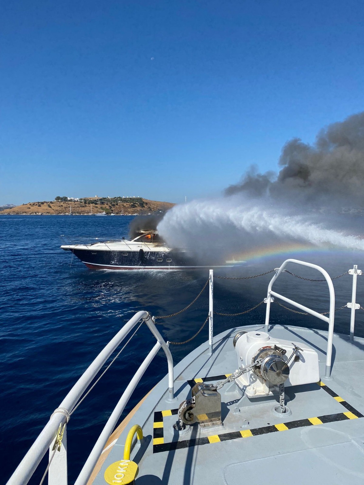 Bodrum’da korkutan yangın! Lüks motoryat, alev alev yandı