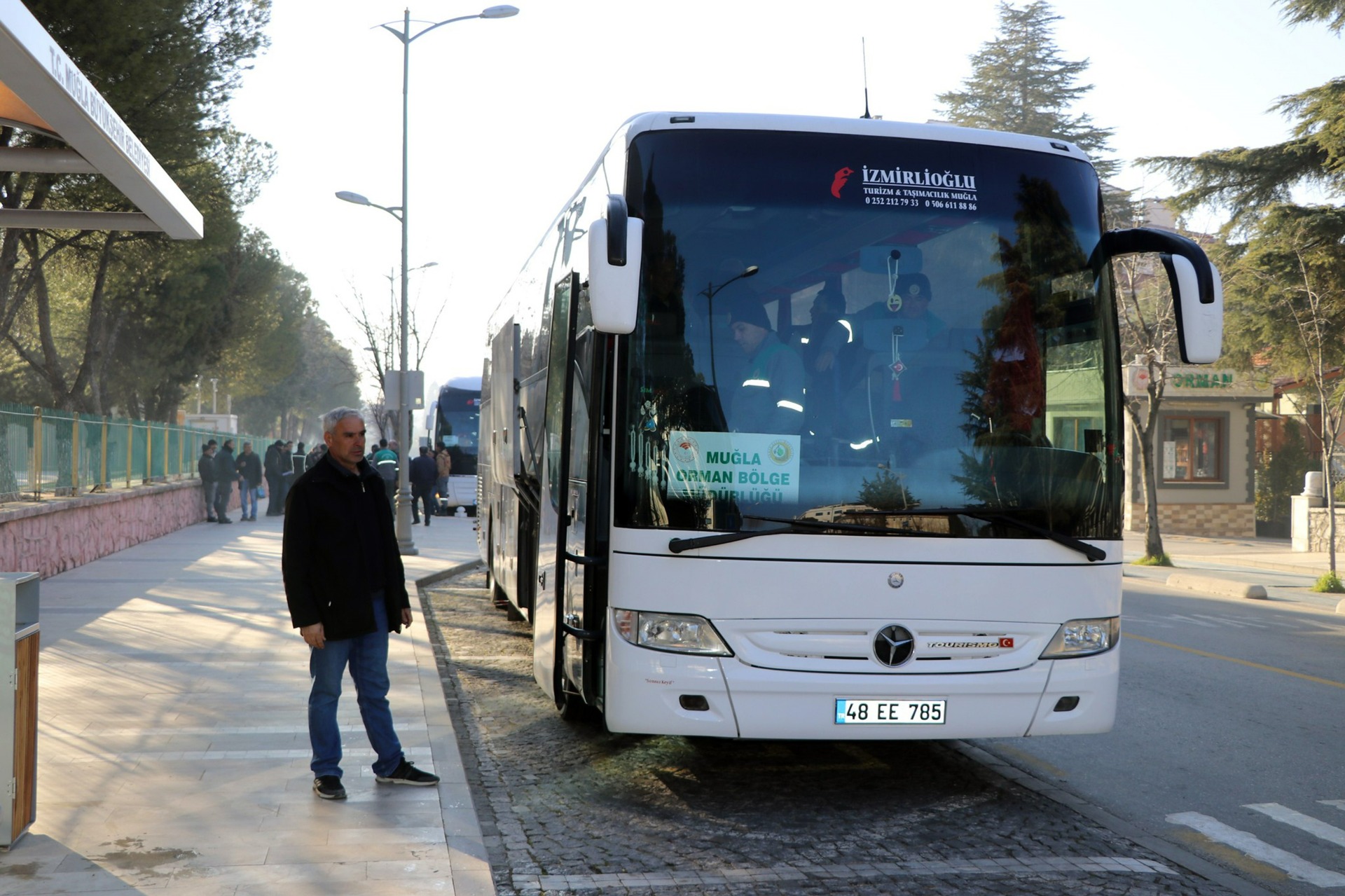 Alev savaşçıları yanan yüreklere su serpmek için yola çıktı