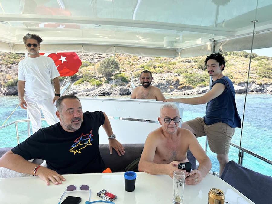 Ata Demirer’den Bodrum’da Hem Tatil, Hem Dizi: ‘ALARGA’