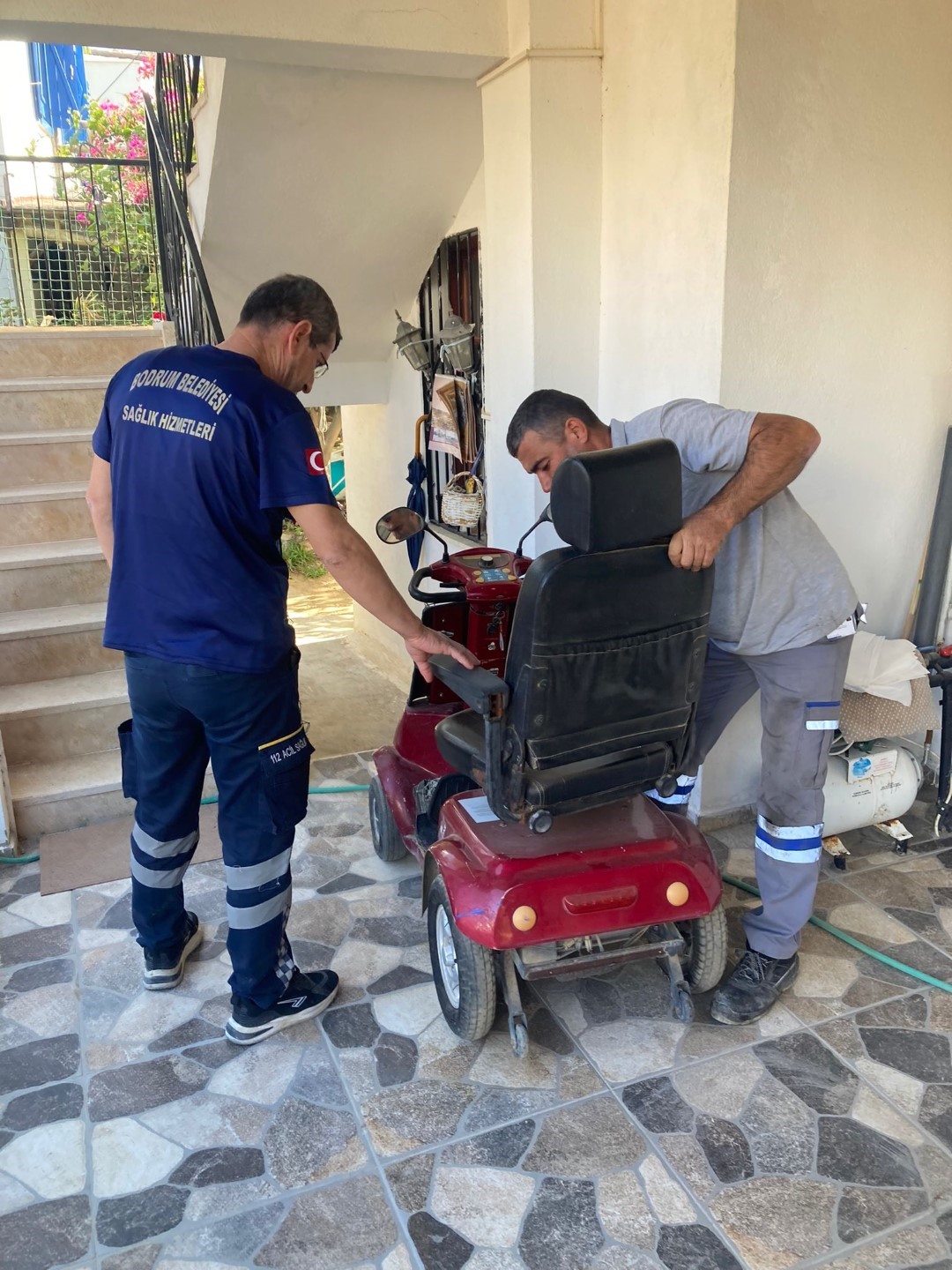 Belediyeden akülü sandalye bakım, onarım desteği