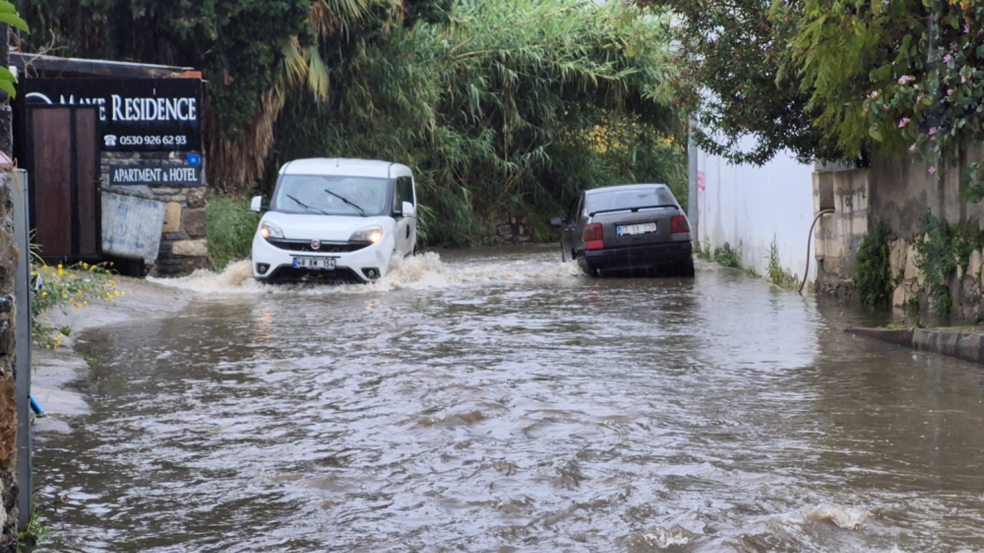 Bodrum’da sağanak yağış etkili oldu