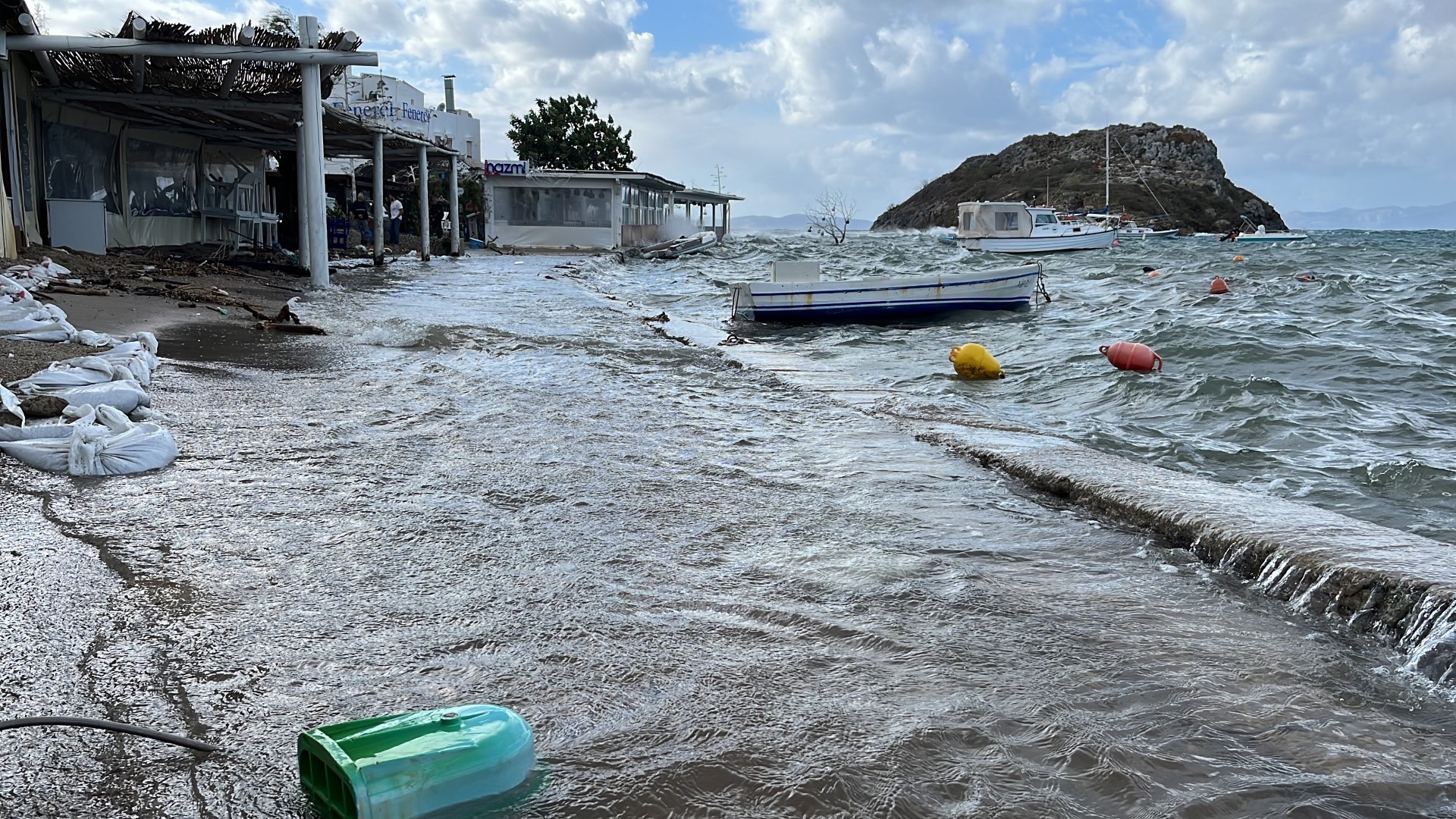  Bodrum’u fırtına vurdu