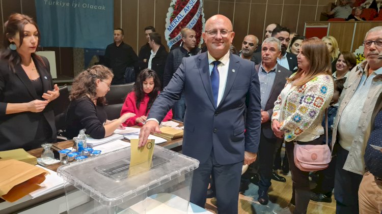Nevzat Kanber yeniden ilçe başkanı seçildi