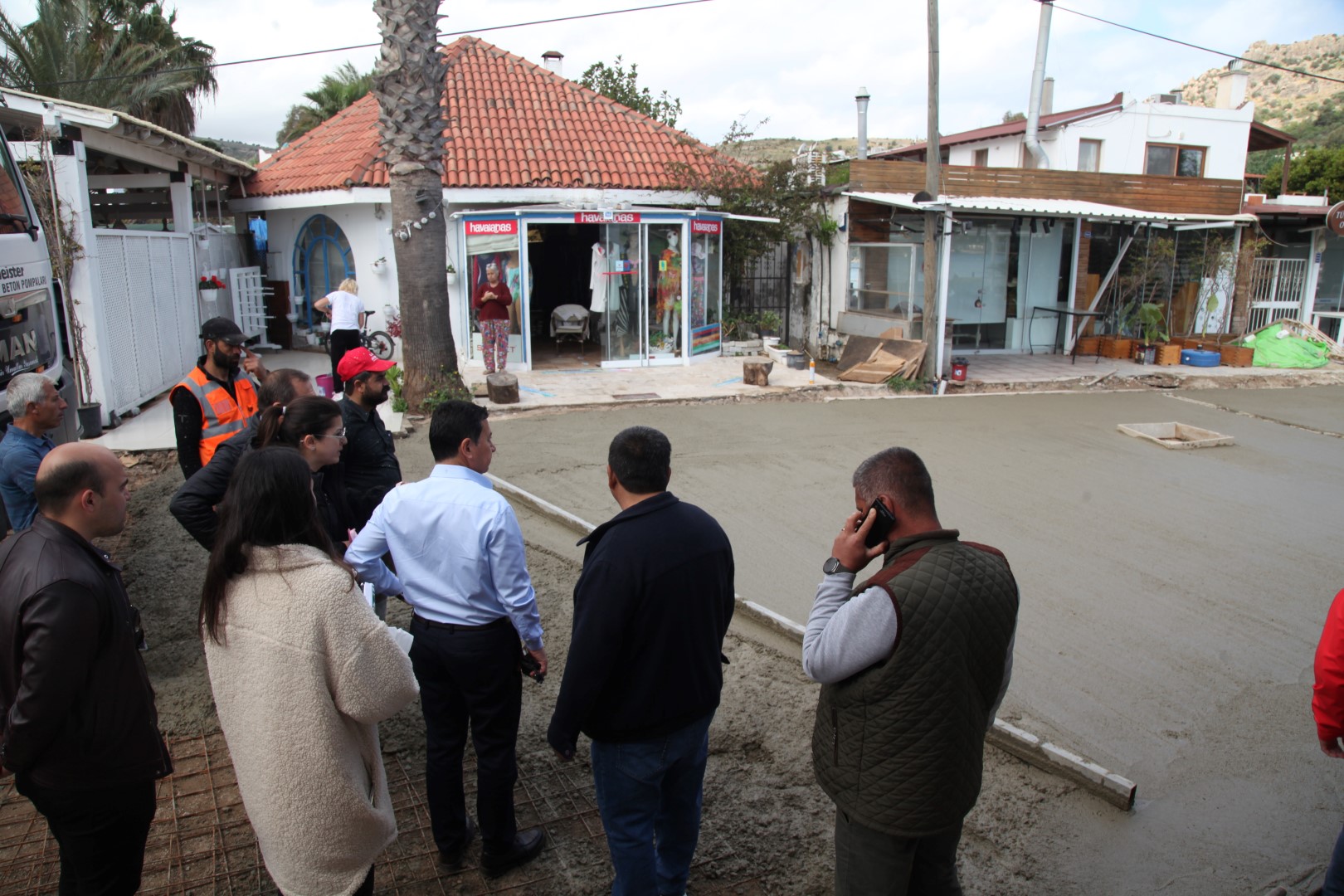 BODRUM’DA SEZON HAZIRLIKLARI… GÜMÜŞLÜK VE TÜRKBÜKÜ’NDE ÜST YAPI ÇALIŞMALARI SÜRÜYOR