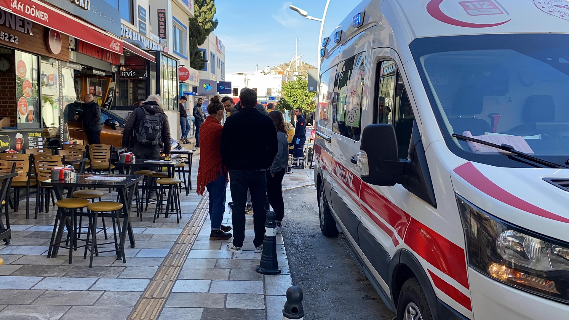 Bodrum’da şok kaza: Otomobille iş yerine girdi!