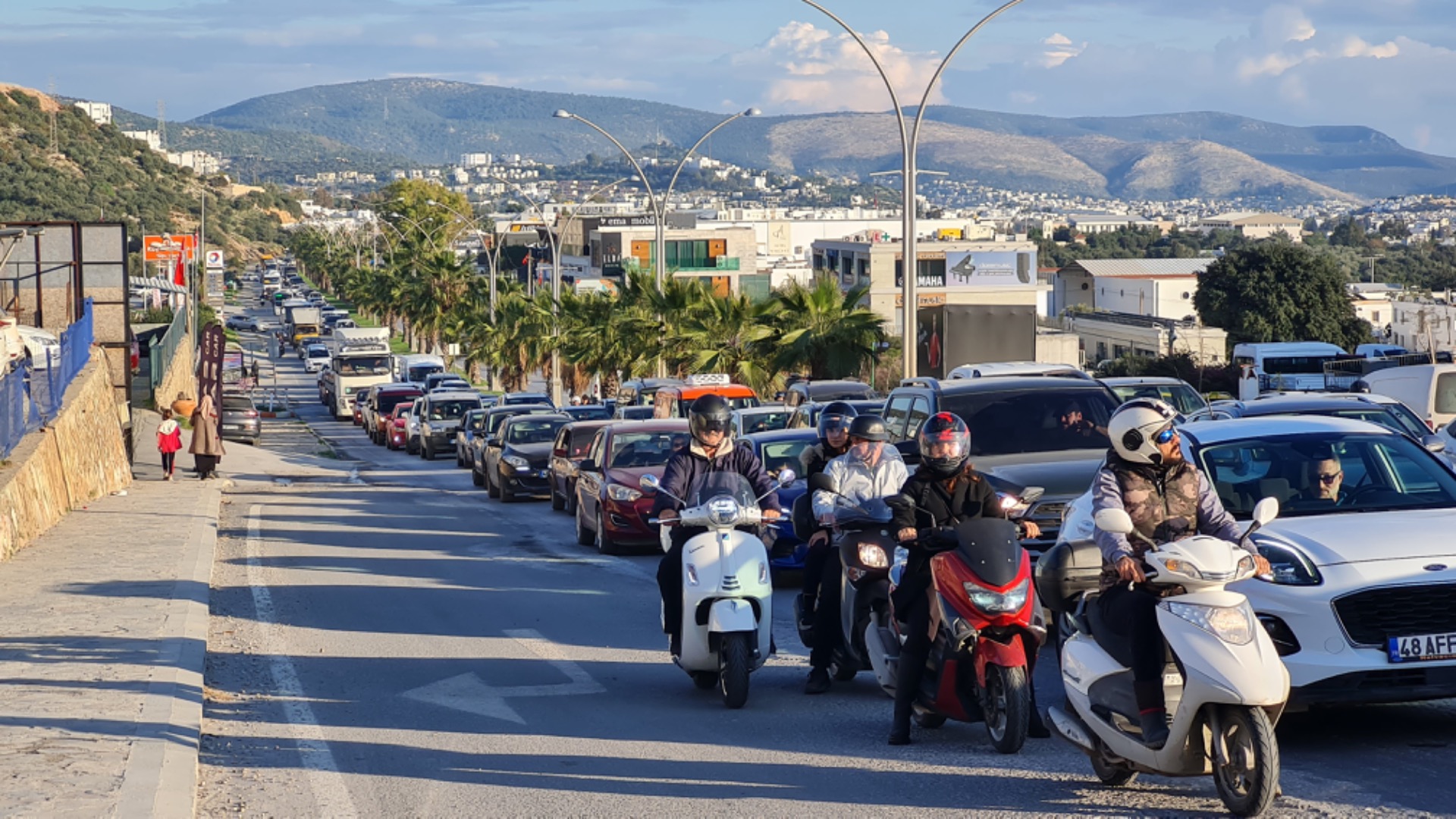 Bodrum’a 24 saatte 15 bin araç girdi