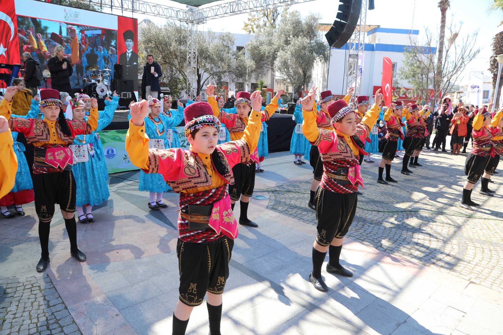 BODRUM ACI OT FESTİVALİ RENKLİ GÖRÜNTÜLERE SAHNE OLDU