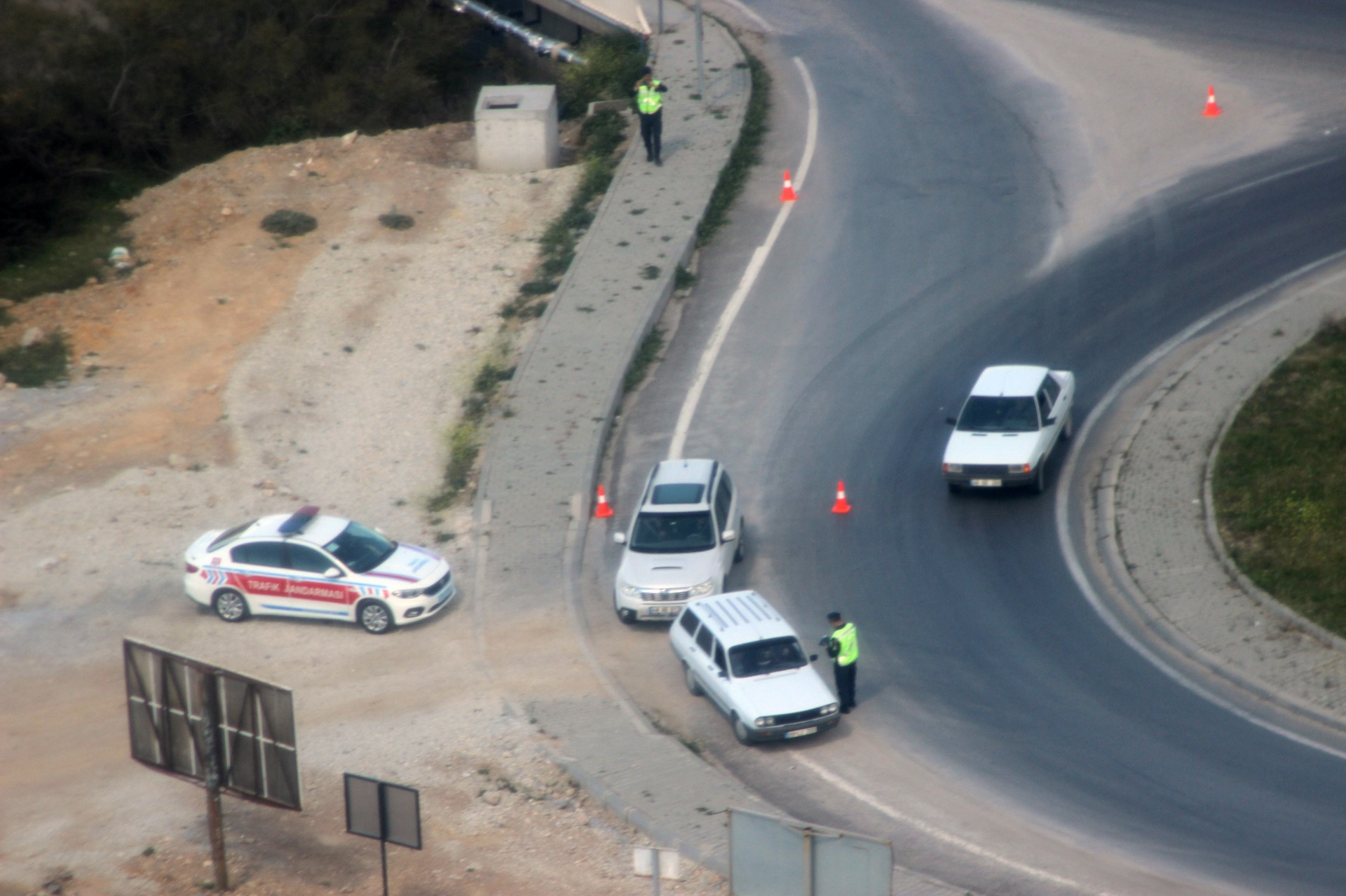 Bayram tatili öncesi Jandarmadan helikopterli trafik denetim