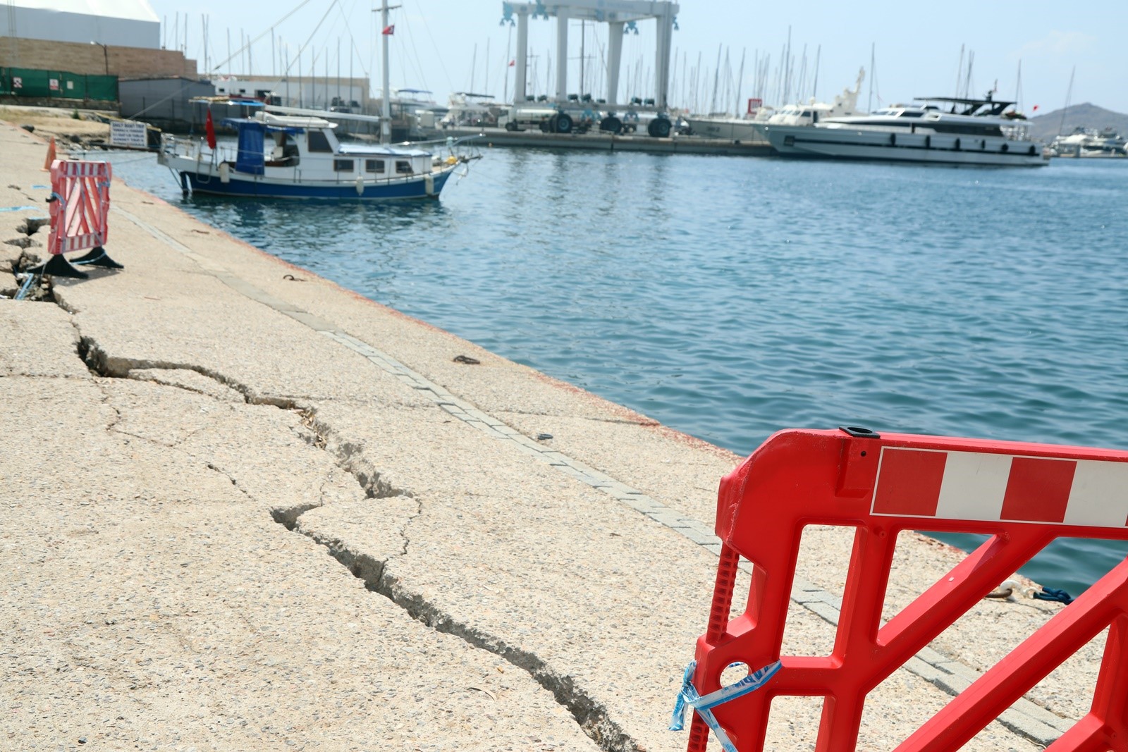 Belediye, Yalıkavak'taki çöken T iskele için ihale sürecini tamamladı