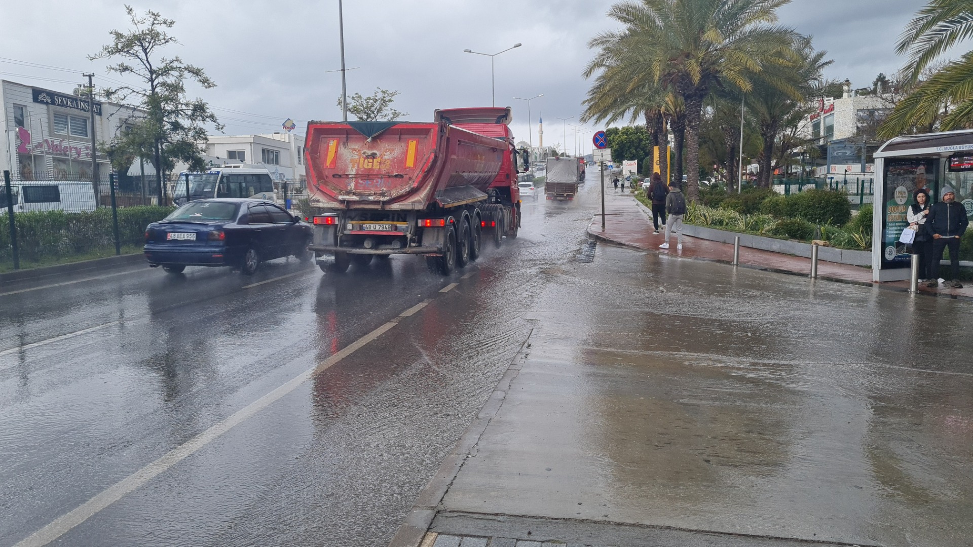 Bodrum'da sağanak ve dolu etkili oldu