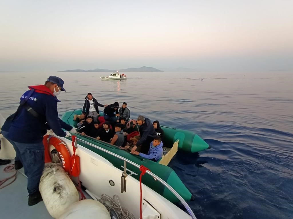 Bodrum açıklarında 18 düzensiz göçmen yakalandı, 65 düzensiz göçmen kurtarıldı