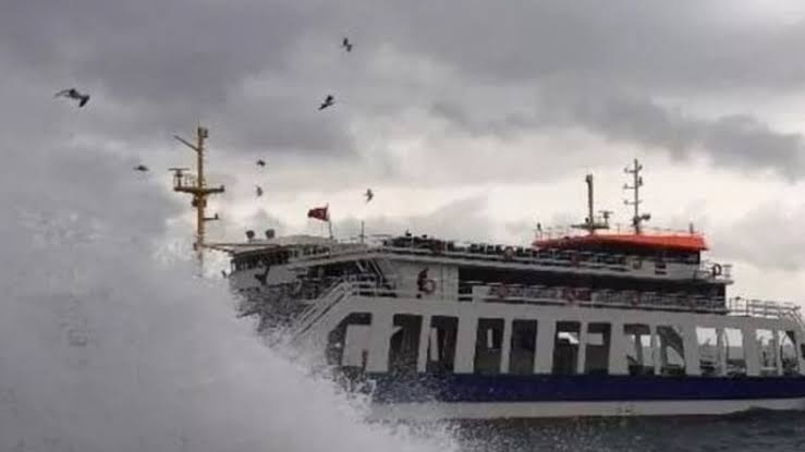 Bodrum'da feribot seferlerine fırtına engeli