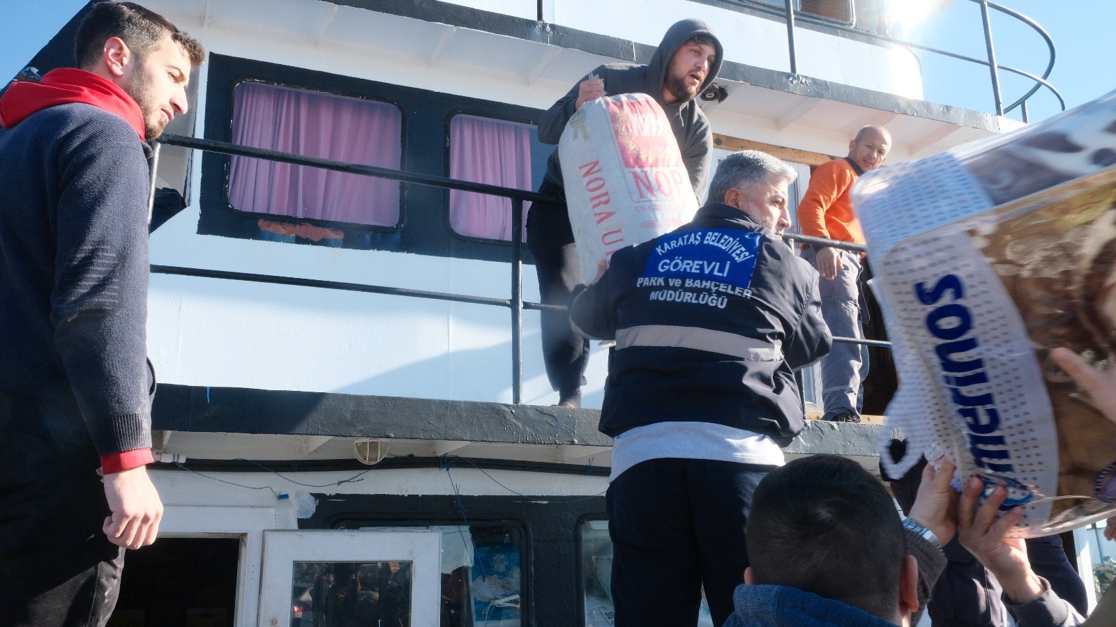 Deniz yoluyla Hatay’a yardım